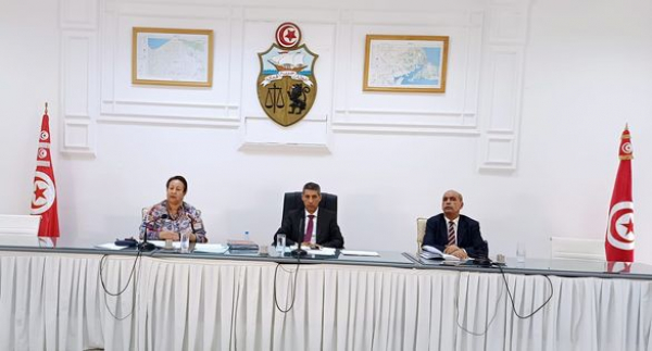 **خلال جلسة عمل مع  الكتاب العامين للبلديات :