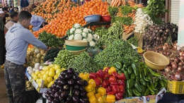 وزير التجارة يستعرض برنامج التزويد خلال شهر رمضان