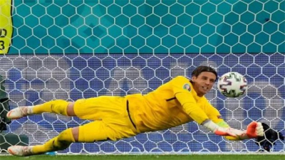 حارس مرمى المنتخب السويسري يان سومر يعلن اعتزاله اللعب الدولي