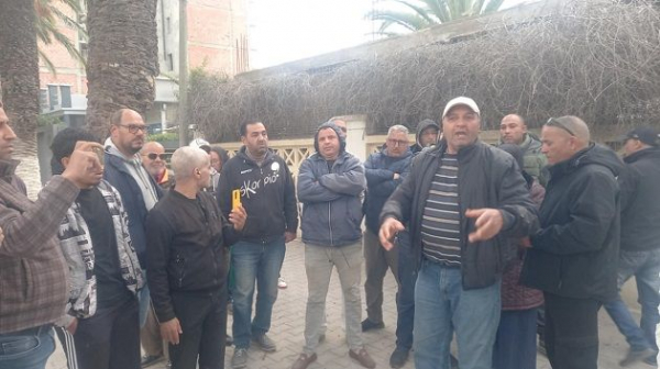 جندوبة: أصحاب سيارات 'التاكسي' يحتجون بعد إيقاف رئيس غرفتهم ‎