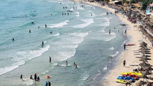 بنزرت: تحرير 12 مخالفة صحيّة وأمنيّة إثر حملة رقابية بشاطئ عين مستير