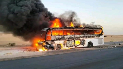 الجزائر: 6 قتلى في احتراق حافلة لنقل المسافرين