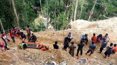 6 قتلى و14 مفقودا بإنهيار أرضي في منجم ذهب في إندونيسيا