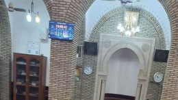 توزر: سرقة شاشة مواقيت الصلاة من داخل مسجد