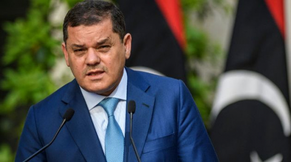 ليبيا.. الدبيبة يطالب "مؤسسة النفط" بزيادة المحروقات