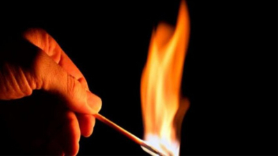 ميناء الصيد البحري بجرزونة: كهل يضرم النار في جسده