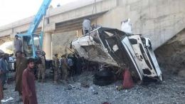 باكستان: وفاة 22 شخصا في حادث سقوط حافلة بواد